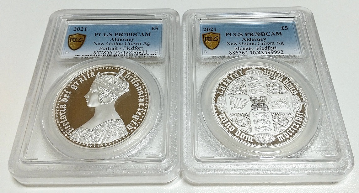 11,880円クラウン銀貨　2枚セット（2002年/2003年）イギリス